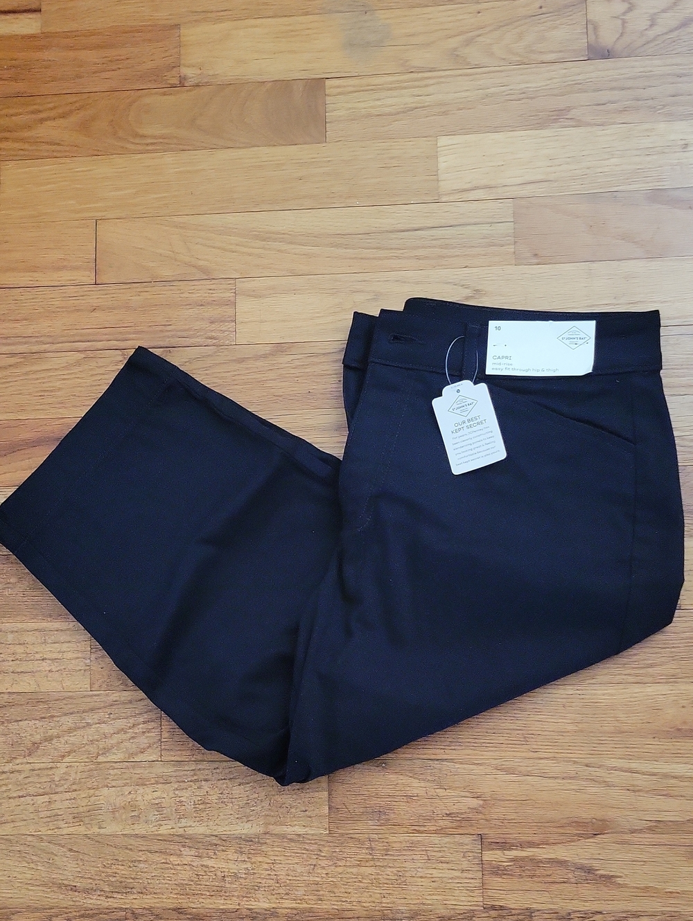 St. John's Bay Black Capri Pants